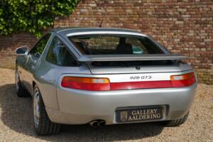 Image 31/50 of Porsche 928 GTS (1993)