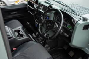 Image 44/50 de Land Rover Defender 110 Crew Cab SE (2010)