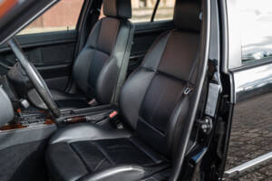Immagine 22/44 di BMW 328i Touring (1997)