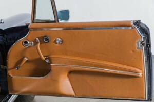 Image 12/20 de Mercedes-Benz 220 SE b (1965)