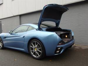 Image 34/49 of Ferrari California (2010)