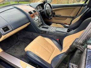 Image 33/48 of Aston Martin DB 9 Volante (2007)