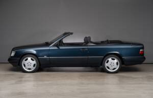 Image 8/28 of Mercedes-Benz E 320 &quot;Final Edition&quot; (1997)