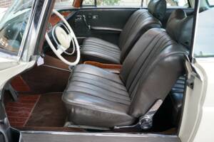 Image 3/50 de Mercedes-Benz 280 SE (1968)