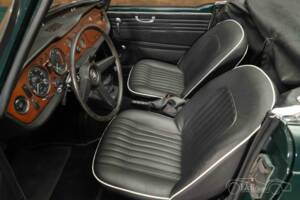 Image 13/19 of Triumph TR 250 (1968)