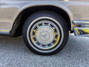 Afbeelding 10/24 van Mercedes-Benz 220 SE b (1964)