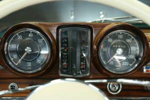 Immagine 18/50 di Mercedes-Benz 250 SE (1966)