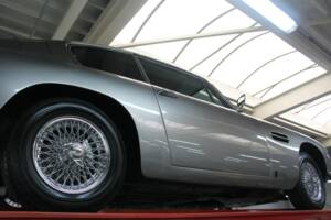 Image 12/50 de Aston Martin DB 6 (1968)