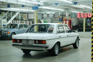 Bild 10/50 von Mercedes-Benz 230 (1977)