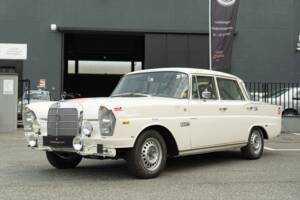 Image 9/50 of Mercedes-Benz 220 S b (1967)