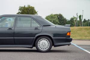 Bild 17/27 von Mercedes-Benz 190 E 2.3-16 (1985)