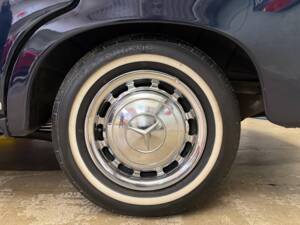 Image 17/18 of Mercedes-Benz 180 Db (1961)