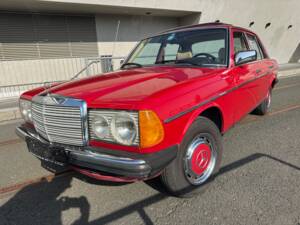Image 15/65 of Mercedes-Benz 200 D (1982)