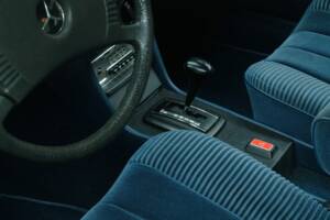 Bild 26/50 von Mercedes-Benz 230 (1977)