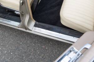 Bild 36/100 von Lincoln Continental Convertible (1965)