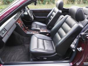 Image 12/20 of Mercedes-Benz E 220 (1996)