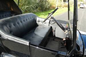Image 14/41 of Ford Model T Touring (1925)