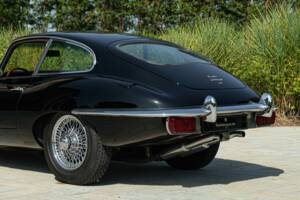 Image 25/50 de Jaguar E-Type (1968)
