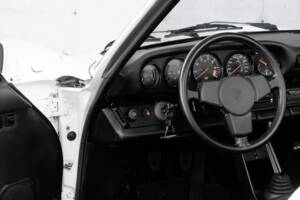 Image 16/46 de Porsche 911 Carrera 3.2 (1984)