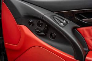 Image 29/47 of Mercedes-Benz SL 600 (2004)