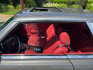 Image 5/43 de Mercedes-Benz 350 SLC (1974)