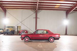 Image 3/45 of BMW 320i (1990)
