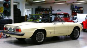 Image 5/25 of Alfa Romeo 2000 Spider Veloce (1982)