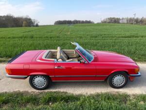 Afbeelding 3/33 van Mercedes-Benz 500 SL (1988)