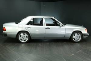 Bild 6/50 von Mercedes-Benz 300 E-24 (1992)