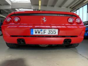 Afbeelding 27/41 van Ferrari F 355 Berlinetta (1995)