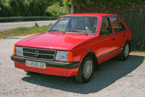 Imagen 3/26 de Opel Kadett 1,3 S (1984)
