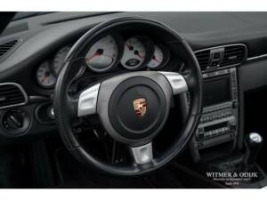 Bild 21/31 von Porsche 911 Carrera 4S (2006)