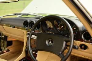 Image 19/50 of Mercedes-Benz 500 SL (1983)