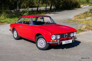 Image 3/24 of Alfa Romeo 2000 GT Veloce (1973)