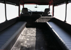 Image 35/38 of Land Rover 110 (1989)