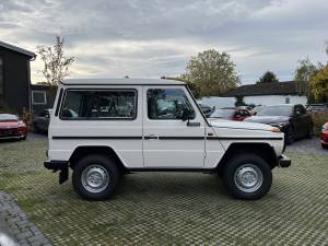 Image 9/33 of Mercedes-Benz 200 GE (SWB) (1987)