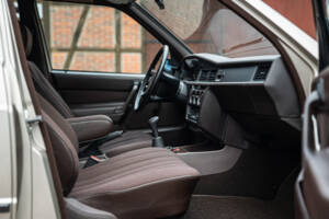 Image 30/77 de Mercedes-Benz 190 E 2.3 (1988)