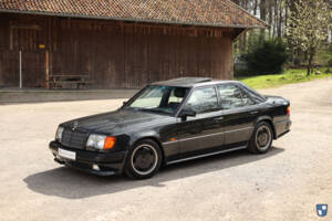 Image 1/98 of Mercedes-Benz 300 E-24 (1992)