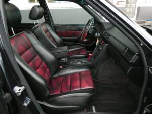 Bild 13/22 von Mercedes-Benz E 500 Limited (1994)