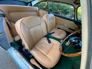 Image 11/50 de Aston Martin DB 4 (1963)