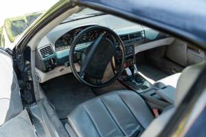 Image 27/45 of Mercedes-Benz 500 SL (1990)