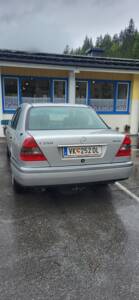 Image 3/5 of Mercedes-Benz C 250 Diesel (1995)