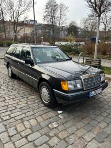 Image 5/21 of Mercedes-Benz 300 TE 4-Matic (1992)