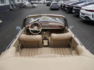 Image 18/25 of Mercedes-Benz 220 SE b (1963)
