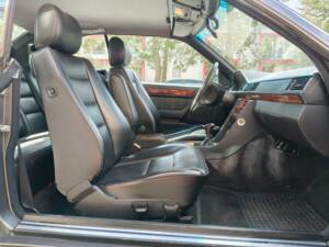 Immagine 5/35 di Mercedes-Benz E 200 (1995)