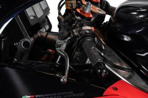 Image 8/32 of Aprilia RSV 1000 R (1999)