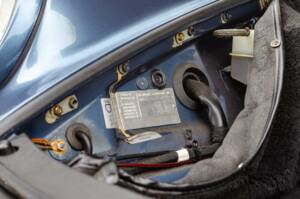 Bild 12/16 von Porsche 911 Carrera 4 (1990)