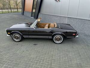 Immagine 8/36 di Mercedes-Benz 280 SL (1969)