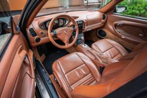 Image 24/63 of Porsche 911 Carrera 4S (2004)