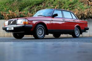 Image 3/75 de Volvo 240 (1986)